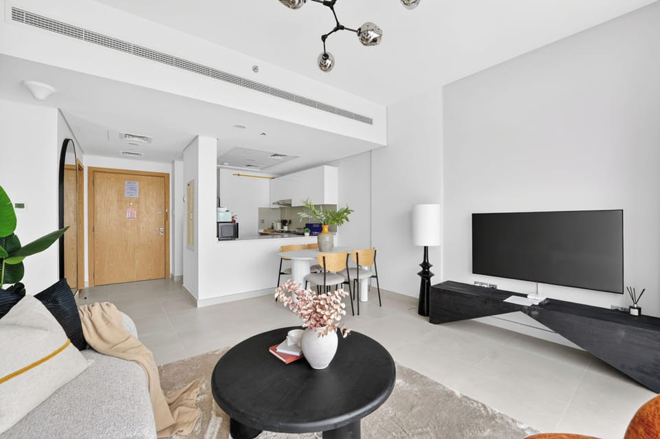 Elite Apartment, 2 Bedrooms (Apartment) | Living area | 50-inch Smart TV with digital channels