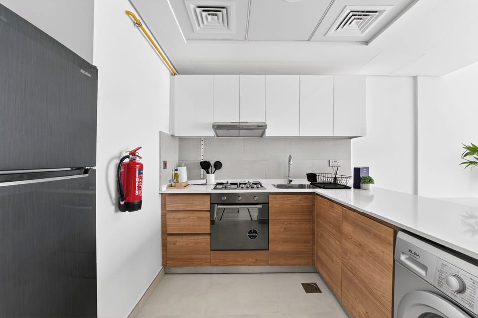Elite Apartment, 2 Bedrooms (Apartment) | Private kitchen | Espresso maker, fridge, microwave, oven