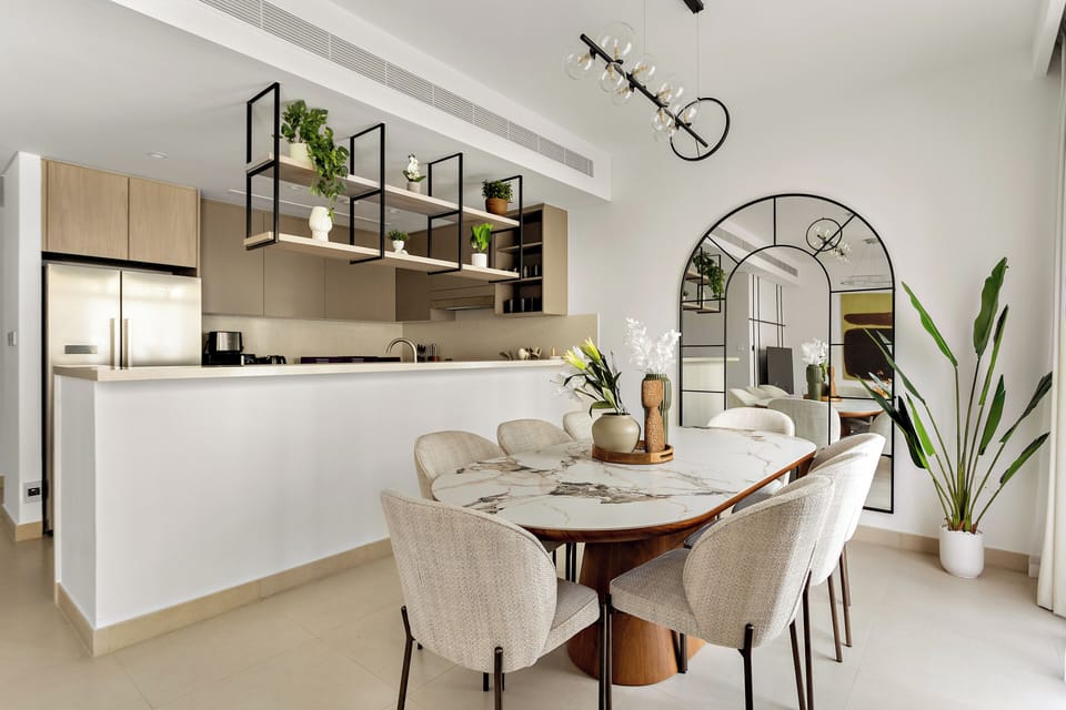 Luxury Apartment, 4 Bedrooms (Apartment) | In-room dining