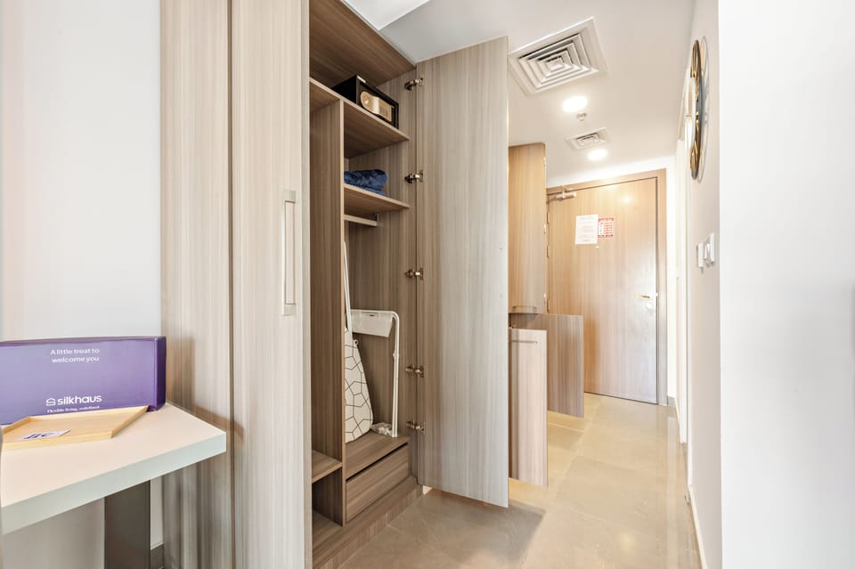 Gallery Studio, 1 Bedroom (Apartment) | Wardrobe