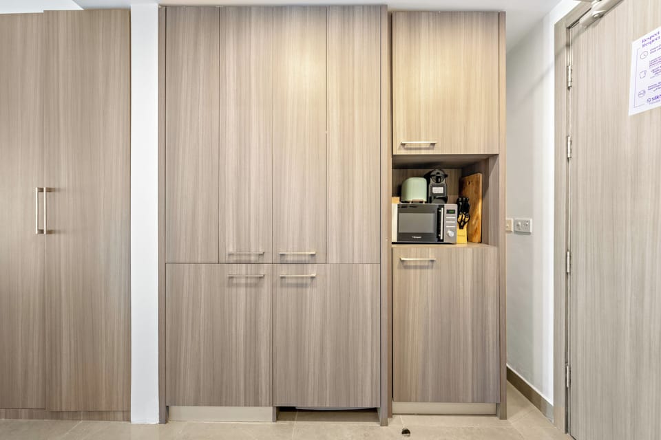 Gallery Studio, 1 Bedroom (Apartment) | Private kitchen | Espresso maker, fridge, microwave, oven