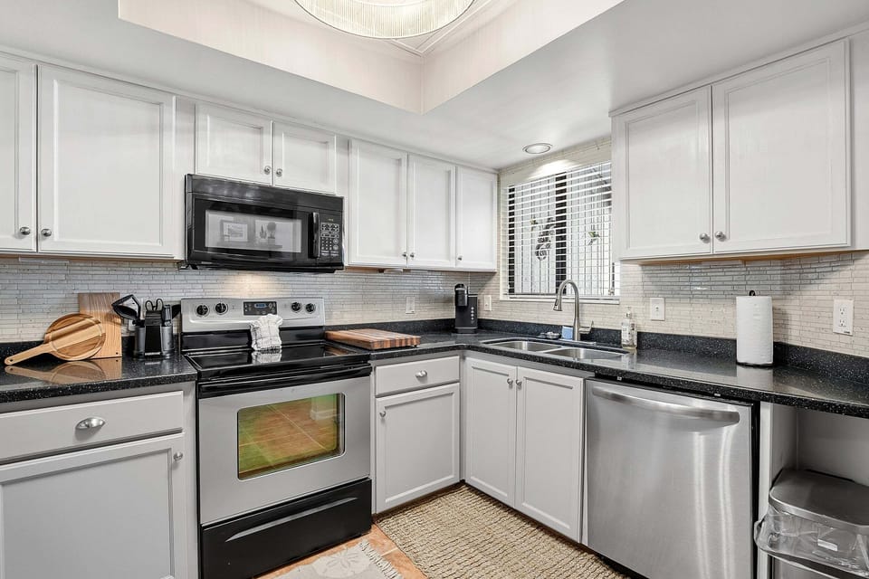 House, Multiple Beds, Patio, Garden View (NSB 4360 Sea woods) | Private kitchen