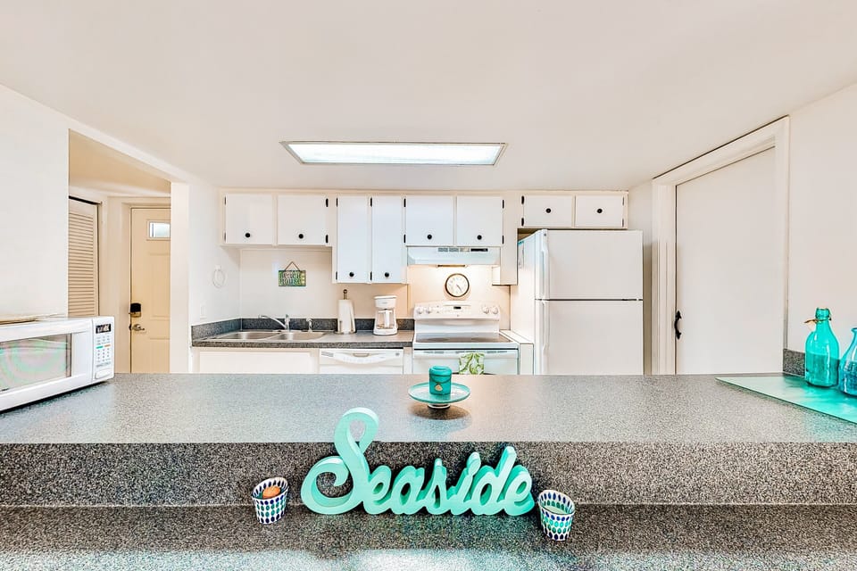 House, 1 Queen Bed, Patio, Beach View (NSB Seaward D-101) | Private kitchen