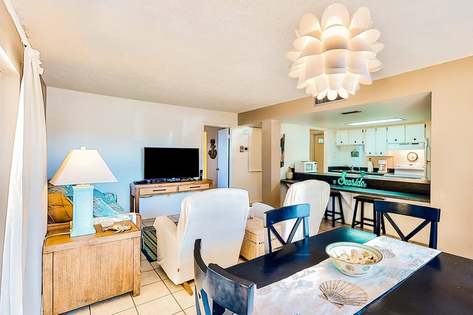 House, 1 Queen Bed, Patio, Beach View (NSB Seaward D-101) | 1 bedroom, individually decorated, individually furnished, bed sheets