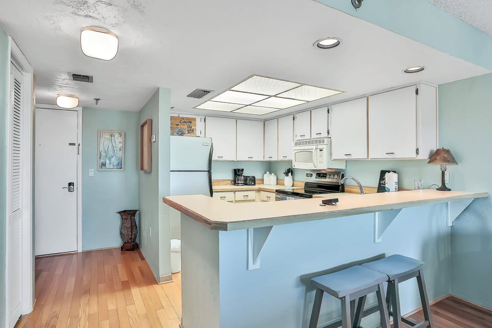 Condo, 1 Queen Bed with Sofa bed, Balcony, Ocean View (Ormondy A6 - Ocean Shores Getaway) | Private kitchen