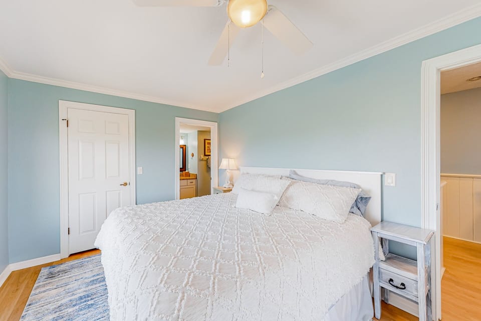 Apartment, Multiple Beds, Balcony, Beach View (Ponce Inlet Villa #4A) | 3 bedrooms, individually decorated, individually furnished, bed sheets