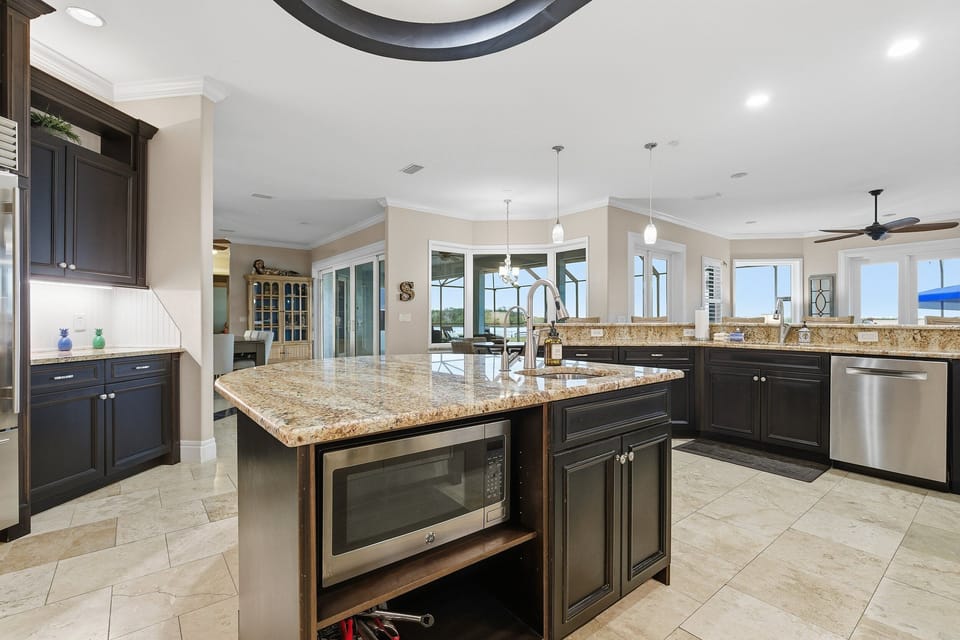 House, Multiple Beds, Hot Tub, Ocean View (Edgewater The Blue Horizon Estate) | Private kitchen