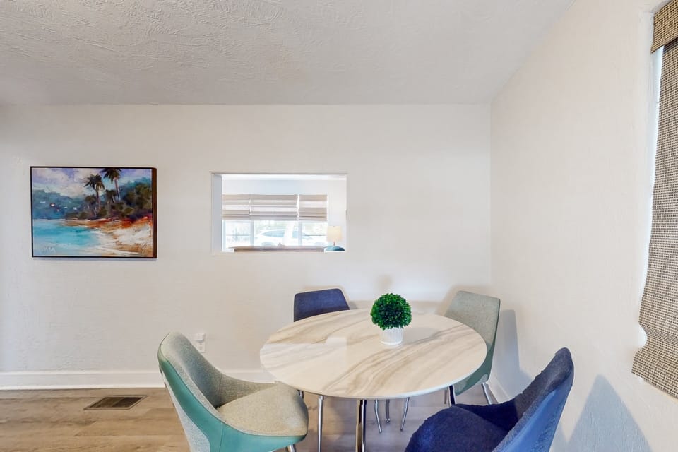Cottage, Multiple Beds, Patio, Garden View (Daytona Pearl Cottage) | 2 bedrooms, individually decorated, individually furnished, bed sheets