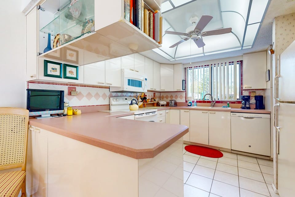 House, Multiple Beds, Patio, Garden View (NSB Blue Seahorse Haven) | Private kitchen