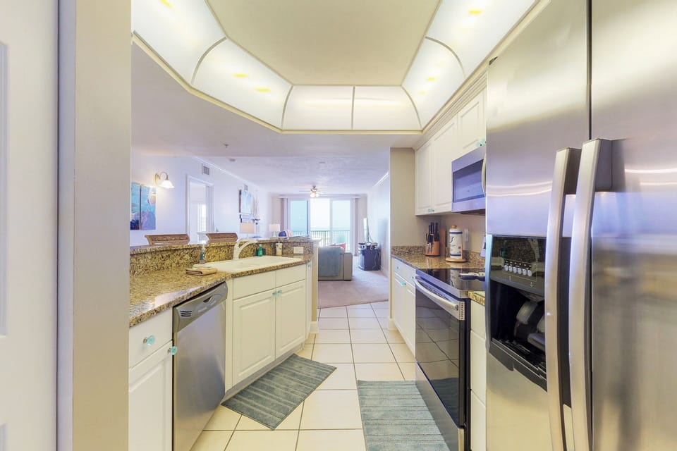 Condo, Multiple Beds, Hot Tub, Ocean View (Daytona Grande Towers-Ocean Paradise) | Private kitchen