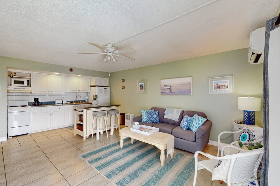 Studio, Multiple Beds, Balcony, Ocean View (Mariners Cove 302) | Living area