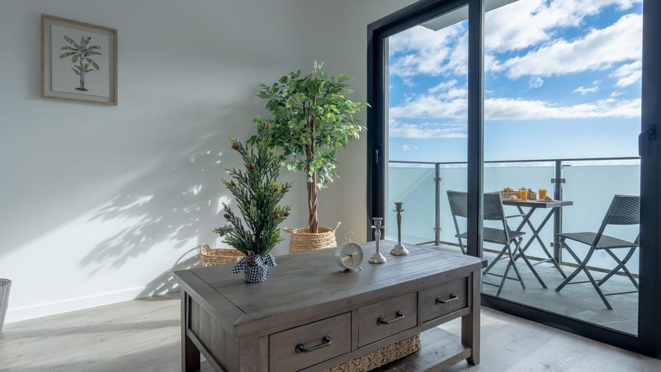 Coffee tastes better with this view. Quiet moments, ocean breeze, pure Madeira.
#GarachicoVista #BalconyViews #IslandLife #Lovelystay