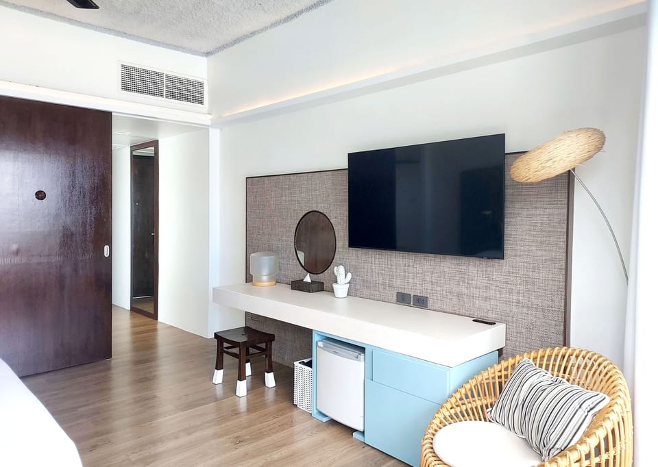 Veranda @ Sea | In-room safe, desk, laptop workspace, blackout drapes