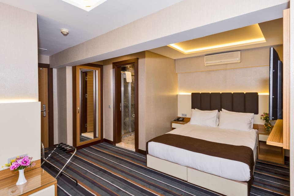 Premium bedding, minibar, in-room safe, desk