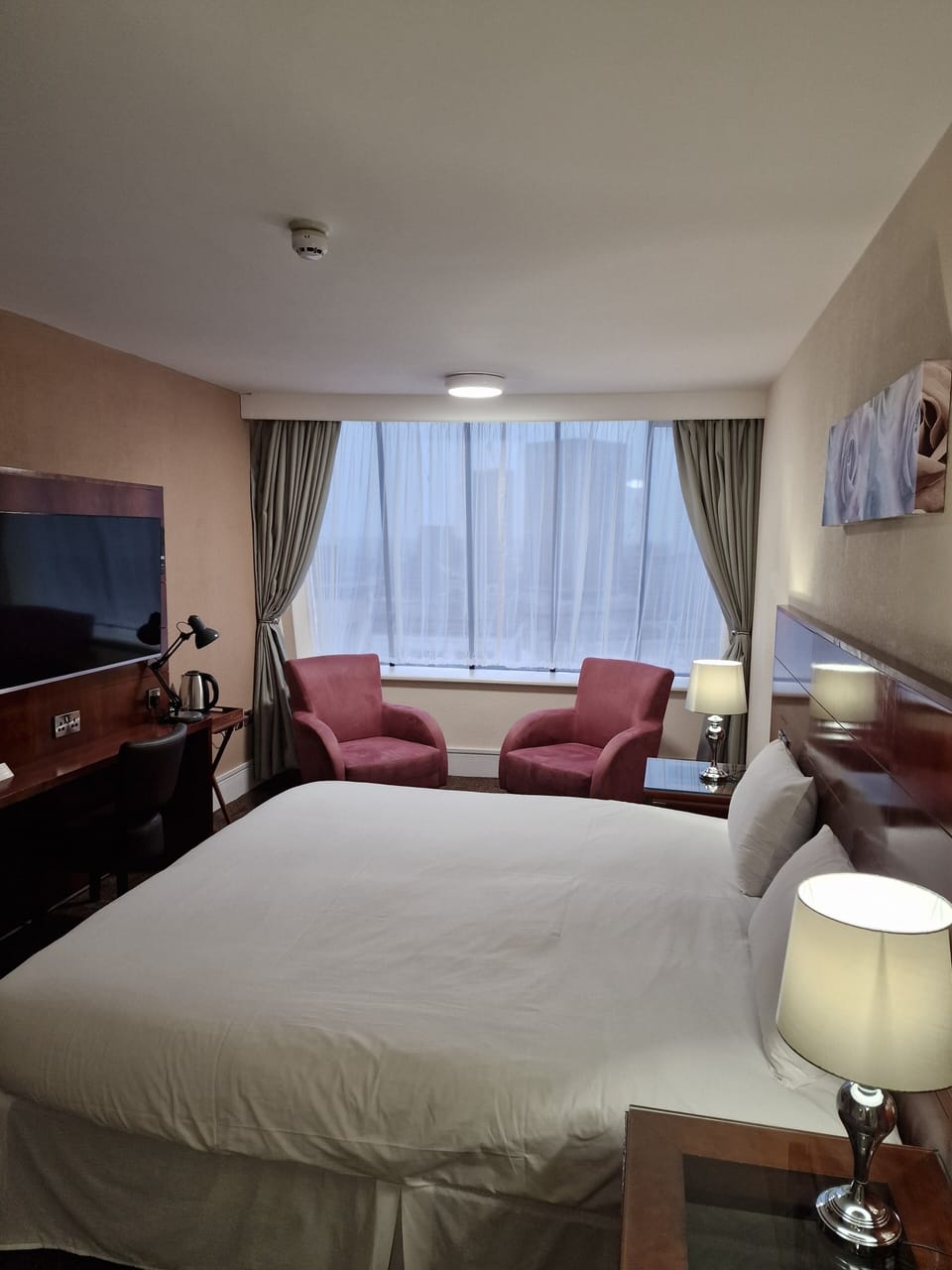 Executive Double Room | Individually decorated, individually furnished, desk, iron/ironing board