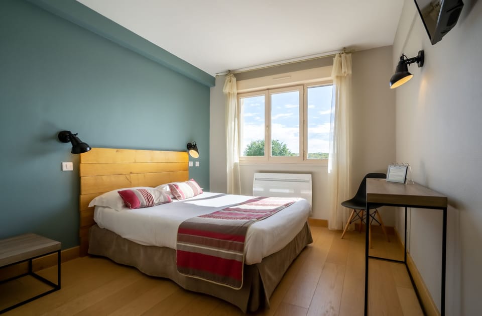 Double Room with Shower Valley view _ Breakfast Excluded | Desk, WiFi (free), bed sheets