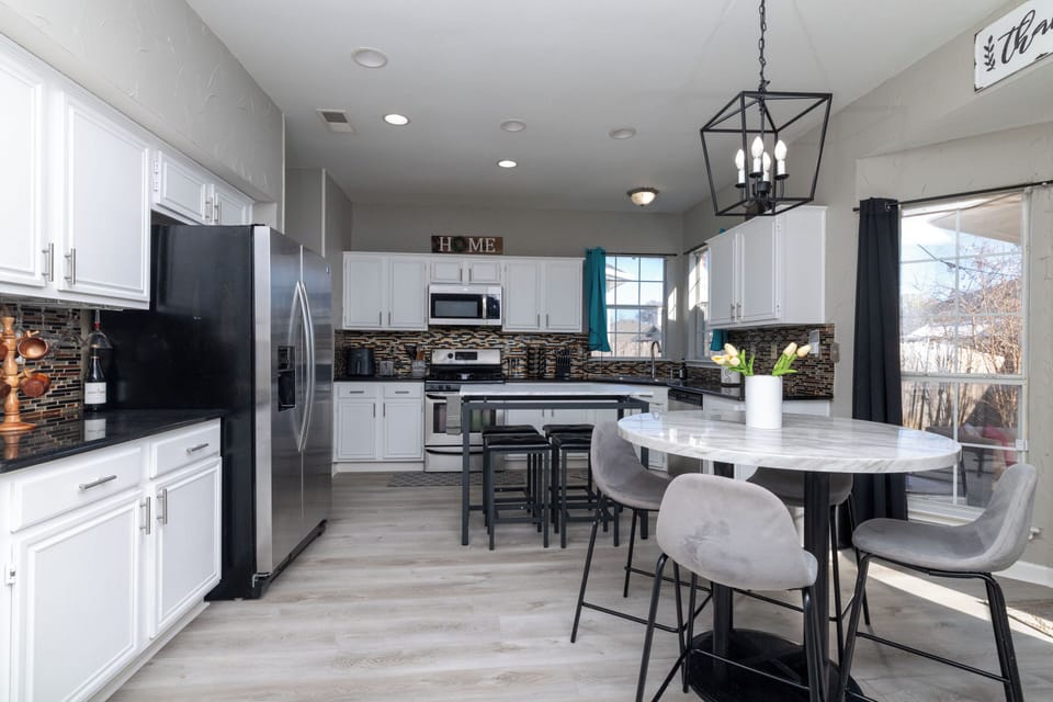 Bright, fully-equipped modern kitchen and dining area.
