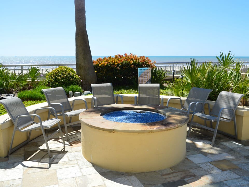 Condo (2 Bedrooms) | Property amenity