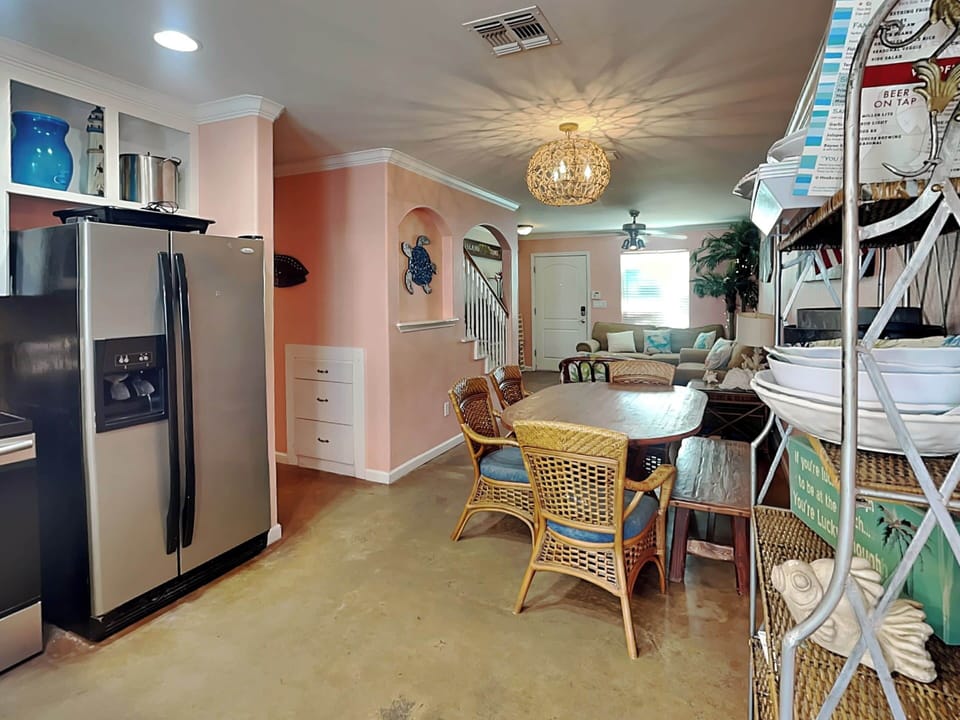 Condo (4 Bedrooms) | Property amenity