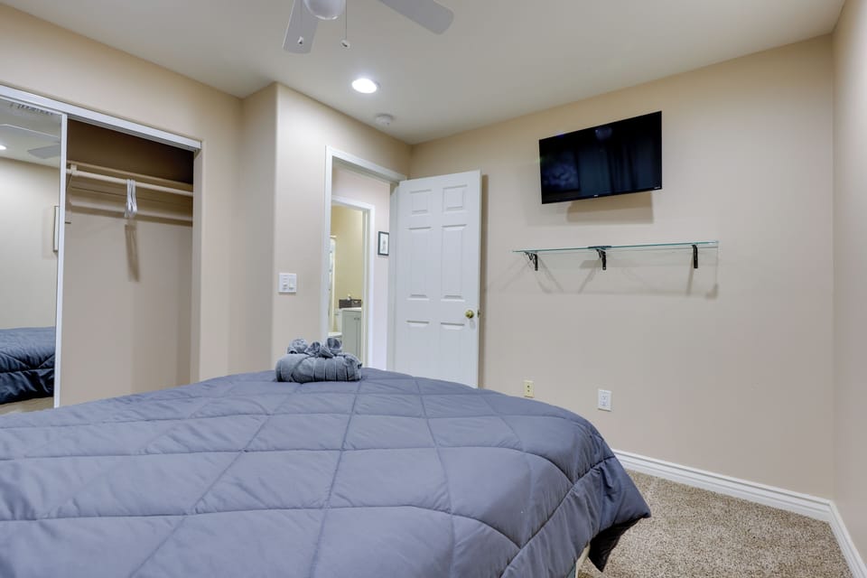 Bedroom 3 | Queen Bed | Smart TV