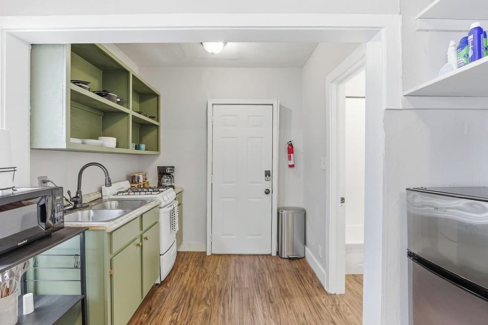 Start your Memphis mornings with coffee and an easy kitchen setup before heading out to explore.