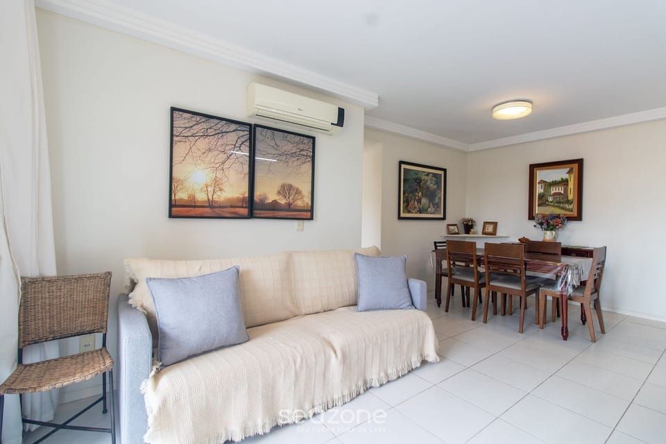 Basic Apartment | Living area