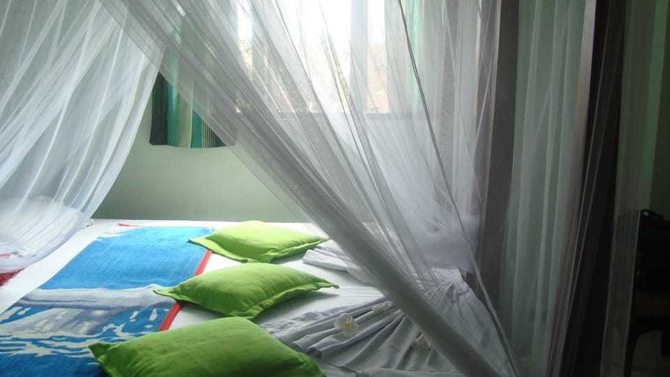 Standard Room | Minibar, desk, iron/ironing board, rollaway beds