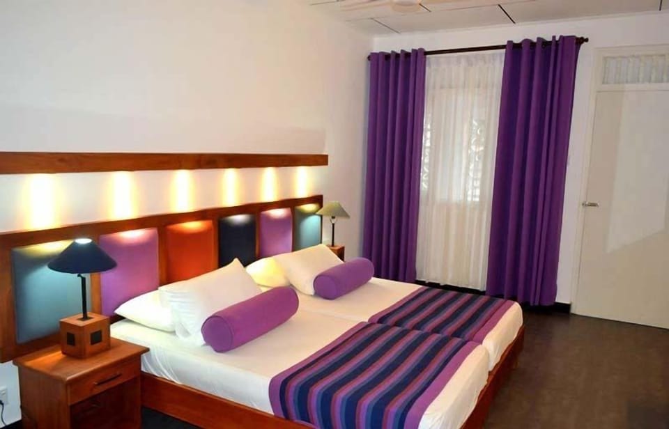 Premium bedding, in-room safe, free cribs/infant beds, free WiFi