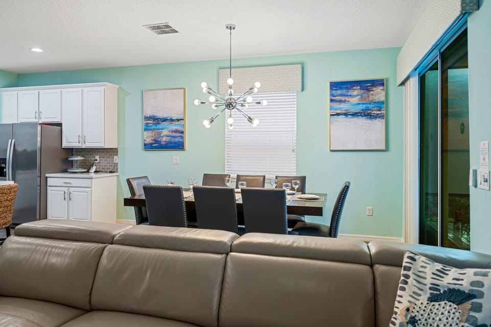 Designed with groups in mind, the open living area provides plenty of room to spread out while still staying connected — perfect for large families and multi-generation trips.