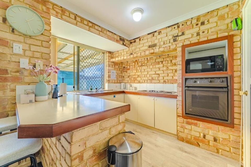 Deluxe Townhome, Garden View | Private kitchen