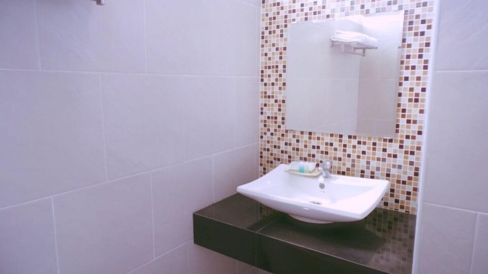 Studio, 1 King Bed | Bathroom