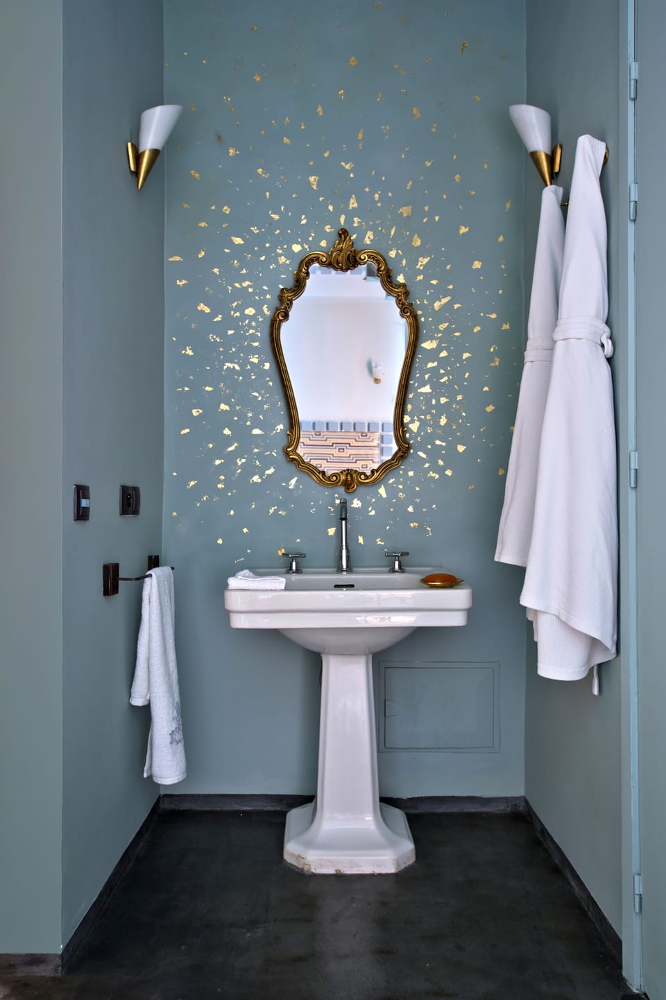 Deluxe Double Room | Bathroom | Shower, free toiletries, hair dryer, bathrobes