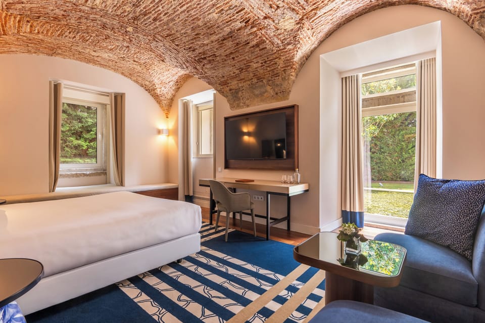 Suite (King) | Premium bedding, minibar, in-room safe, desk