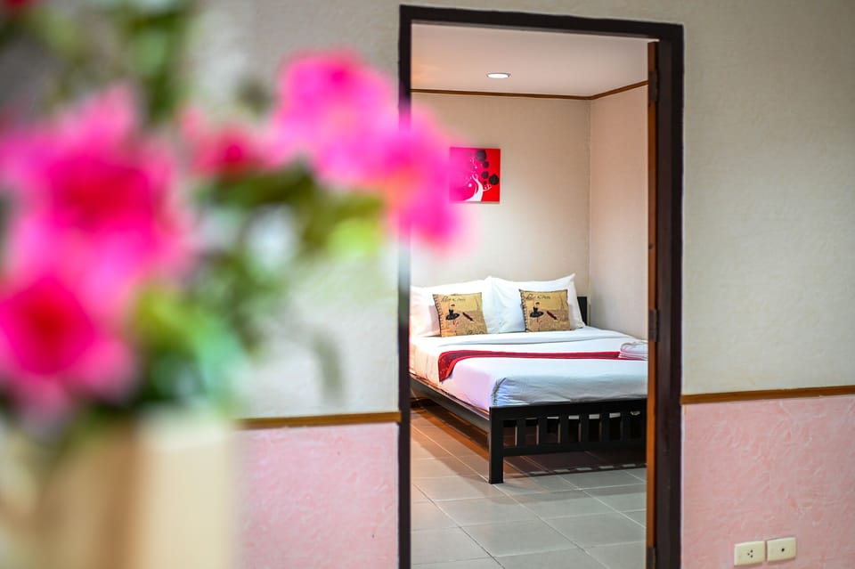 Suite Twin Beds  | Rollaway beds, free WiFi, bed sheets