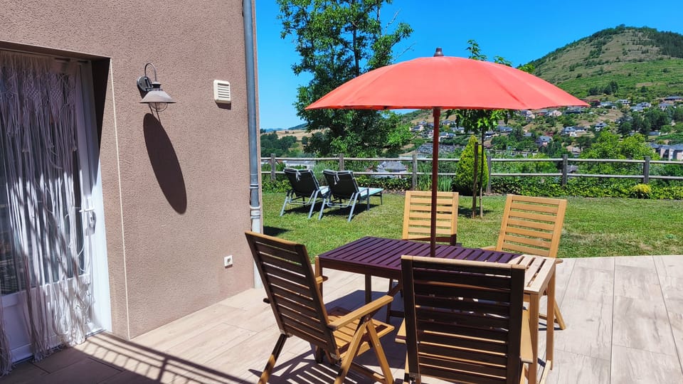 Terrasse - Appartement Gîte A mi-chemin Marcillac-Vallon 