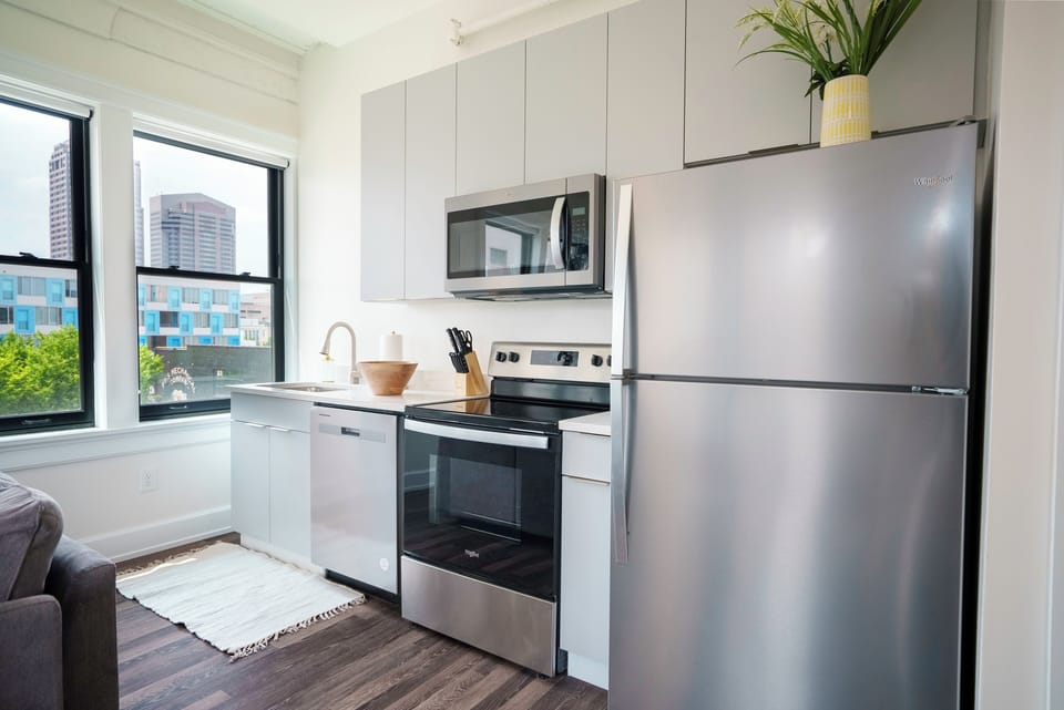 Family Suite | Private kitchen | Full-size fridge, microwave, oven, stovetop