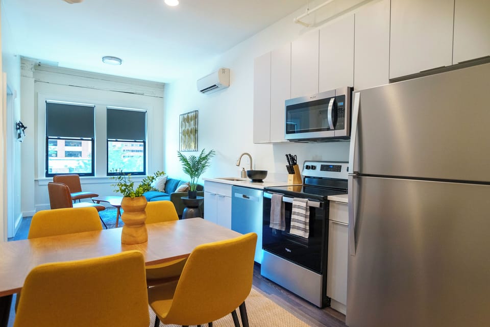 Standard Suite | Private kitchen | Full-size fridge, microwave, oven, stovetop