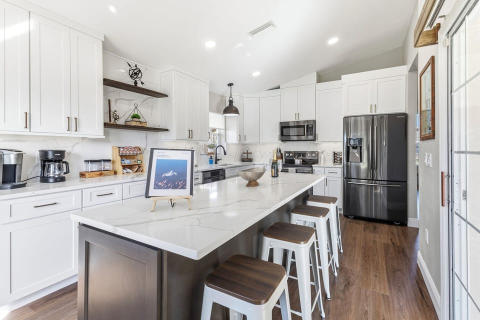 Kitchen island with 4 bar stools 