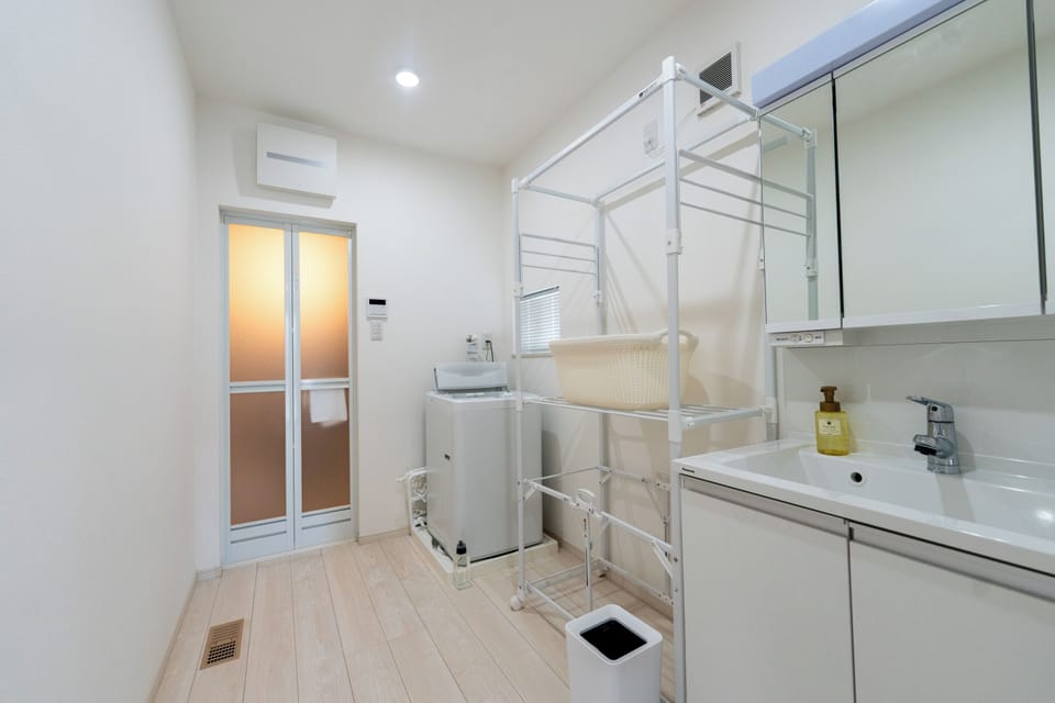 Basic House | Interior