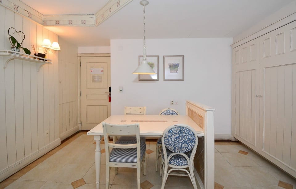 Apartment | Dining