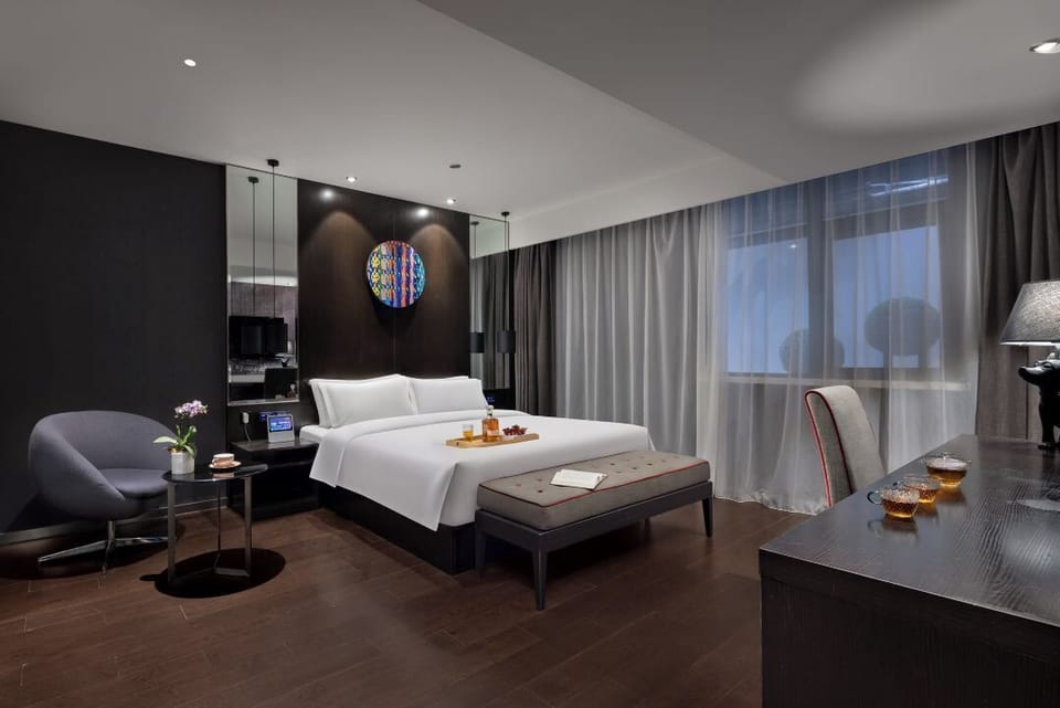 Basic Double Room, 1 Queen Bed, Non Smoking | Living area