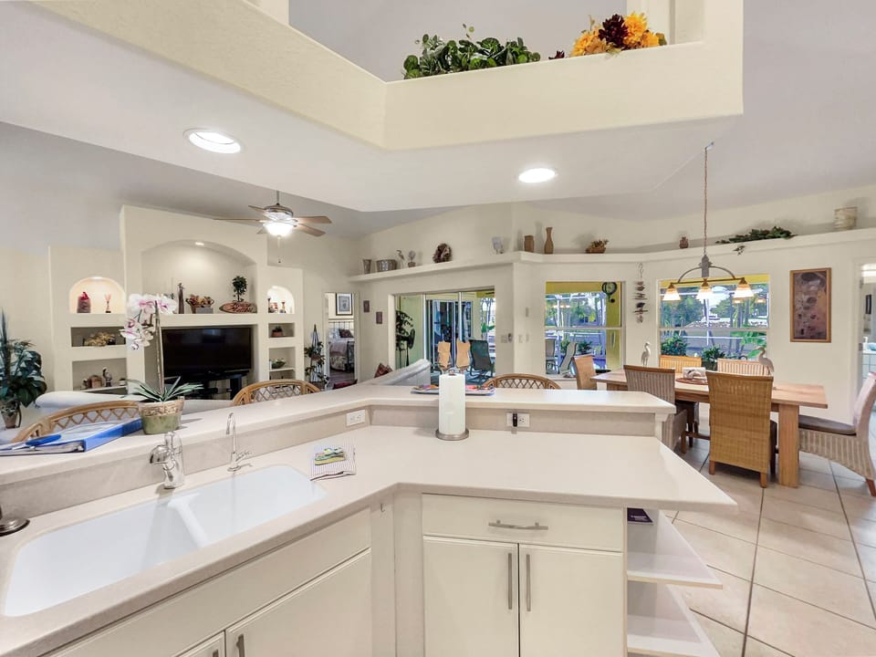 House (5 Bedrooms) | Interior