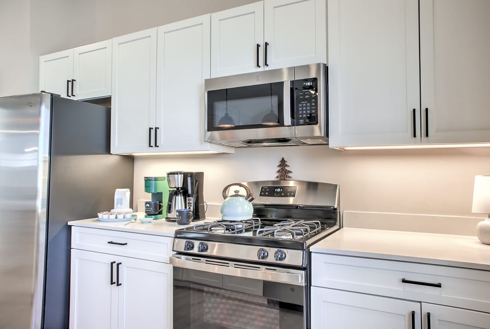 Gas Range | Plenty of Small Appliances