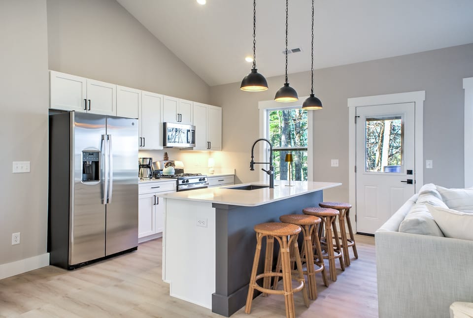 Fully Equipped Kitchen | Bar Seating for 4
