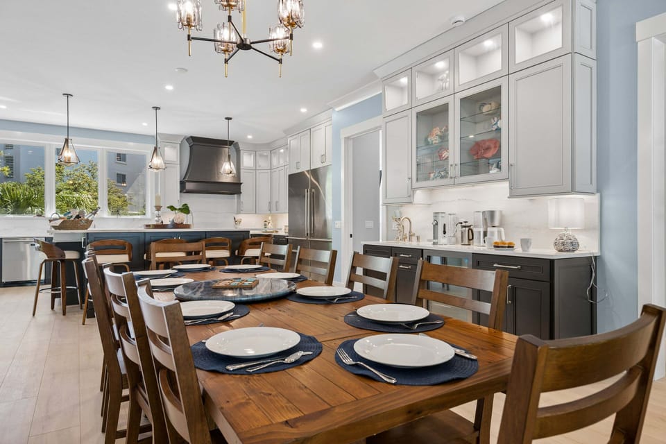 Dining area right near the convenient coffee bar