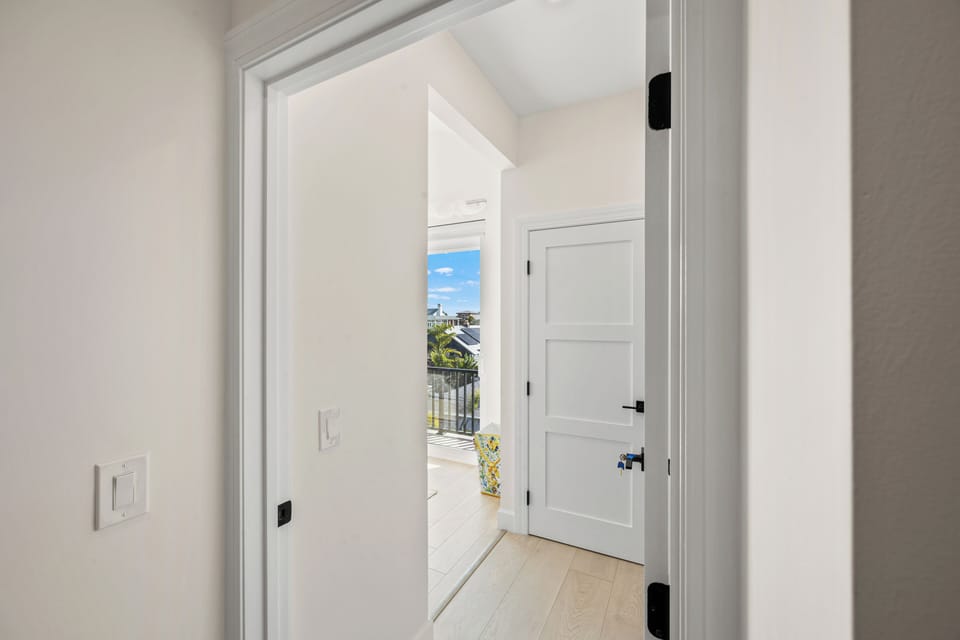 Entrance to « Sand » suite.