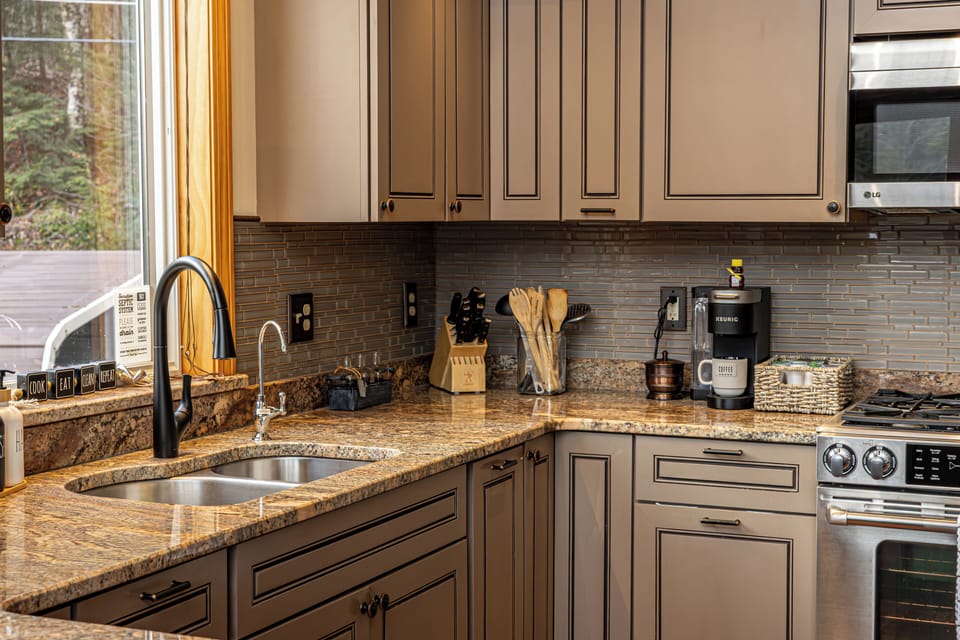 Kitchen with gas stove, microwave, Keurig & filtered water faucet