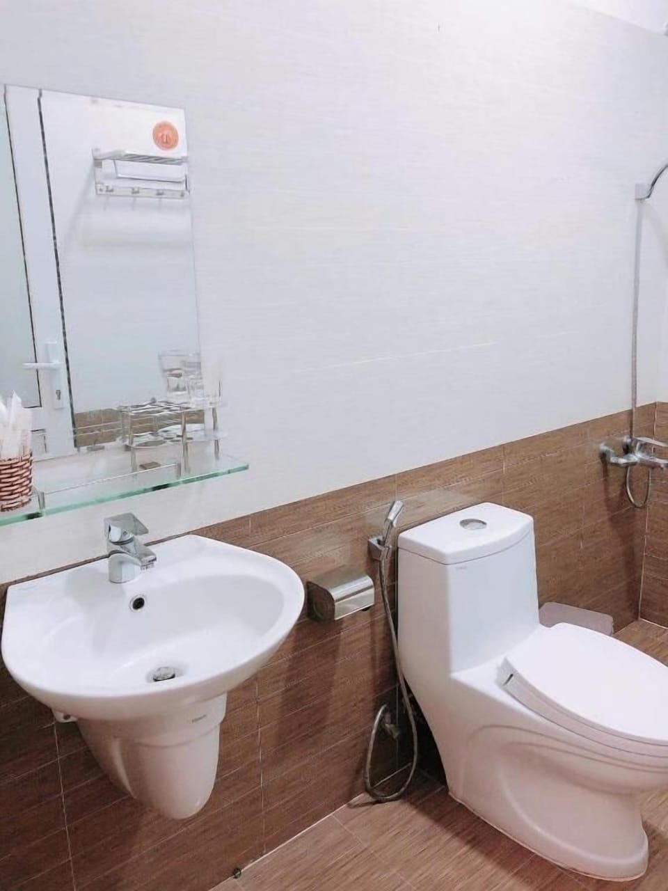 Shower, hair dryer, slippers, bidet