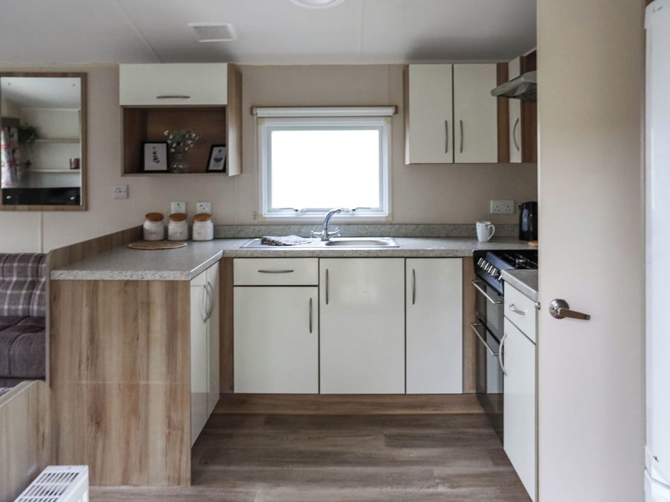 Kitchen | Acorn 1 - Pendine Bay, Pendine