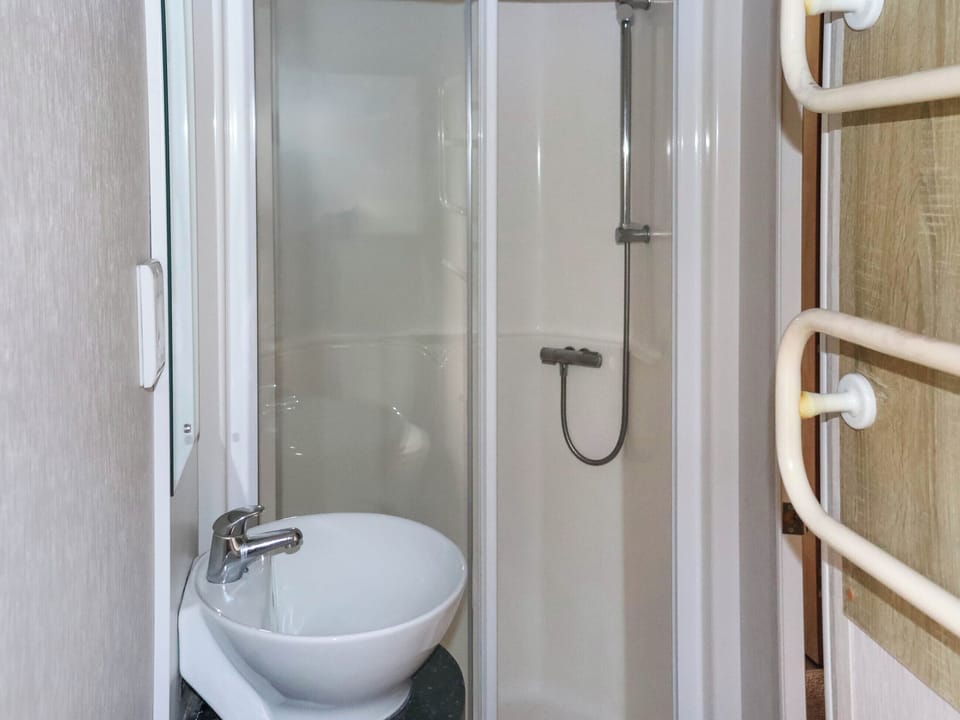 Bathroom | Birch 2 - Pendine Bay, Pendine